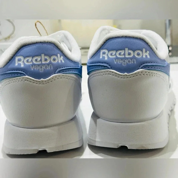 NWT Women’s Classic Reebok GY8817 (size 8) - Picture 3 of 7